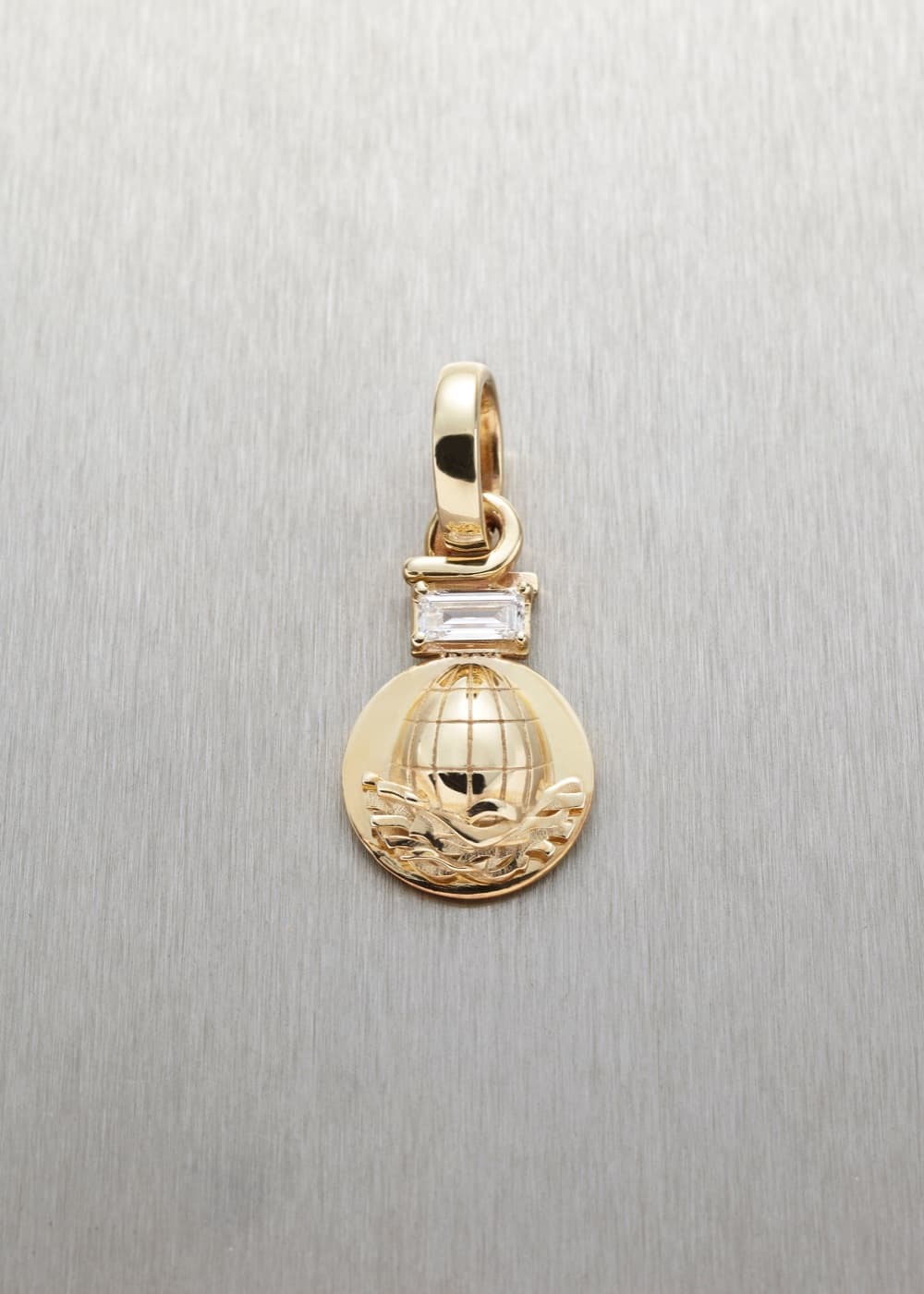 Earth Lover Pendant with Baguette Diamond