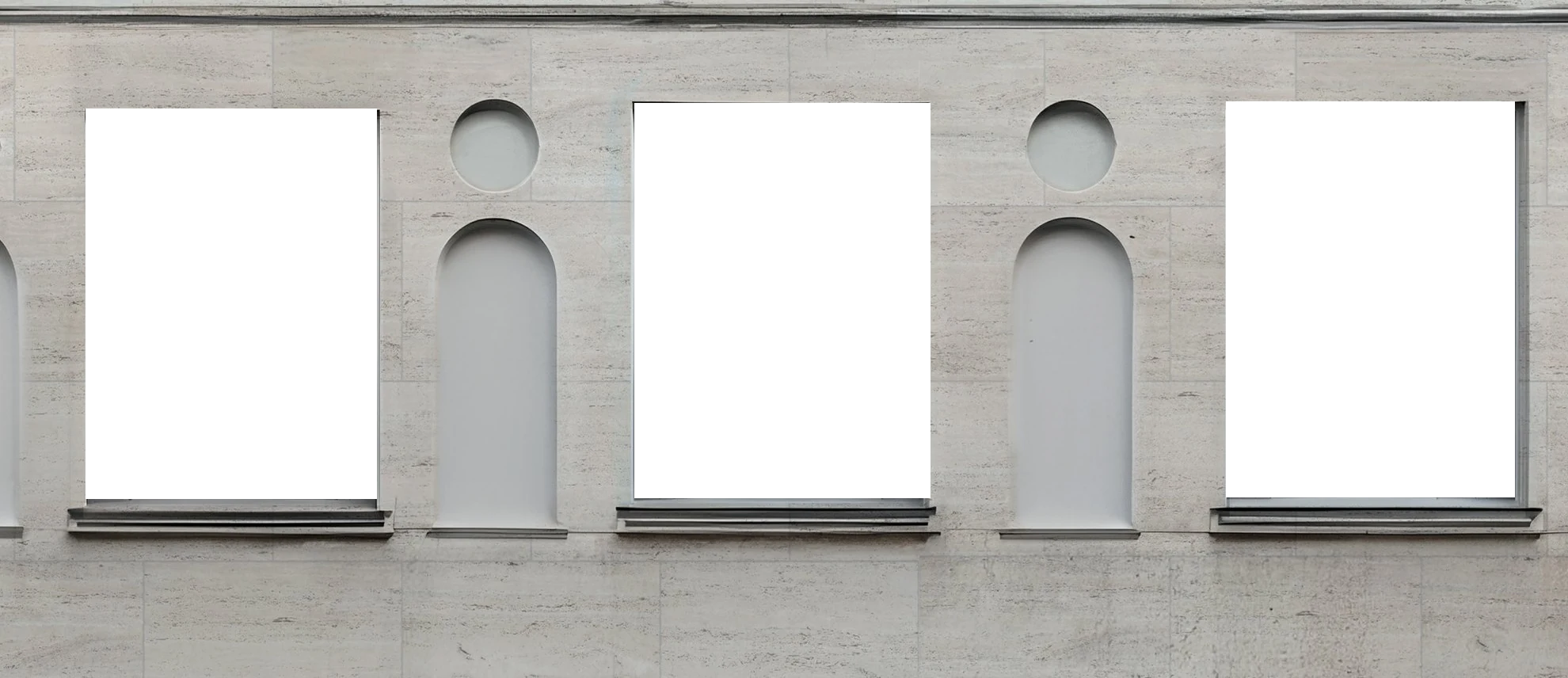 A Milanese façade, its three windows opening onto the rooms