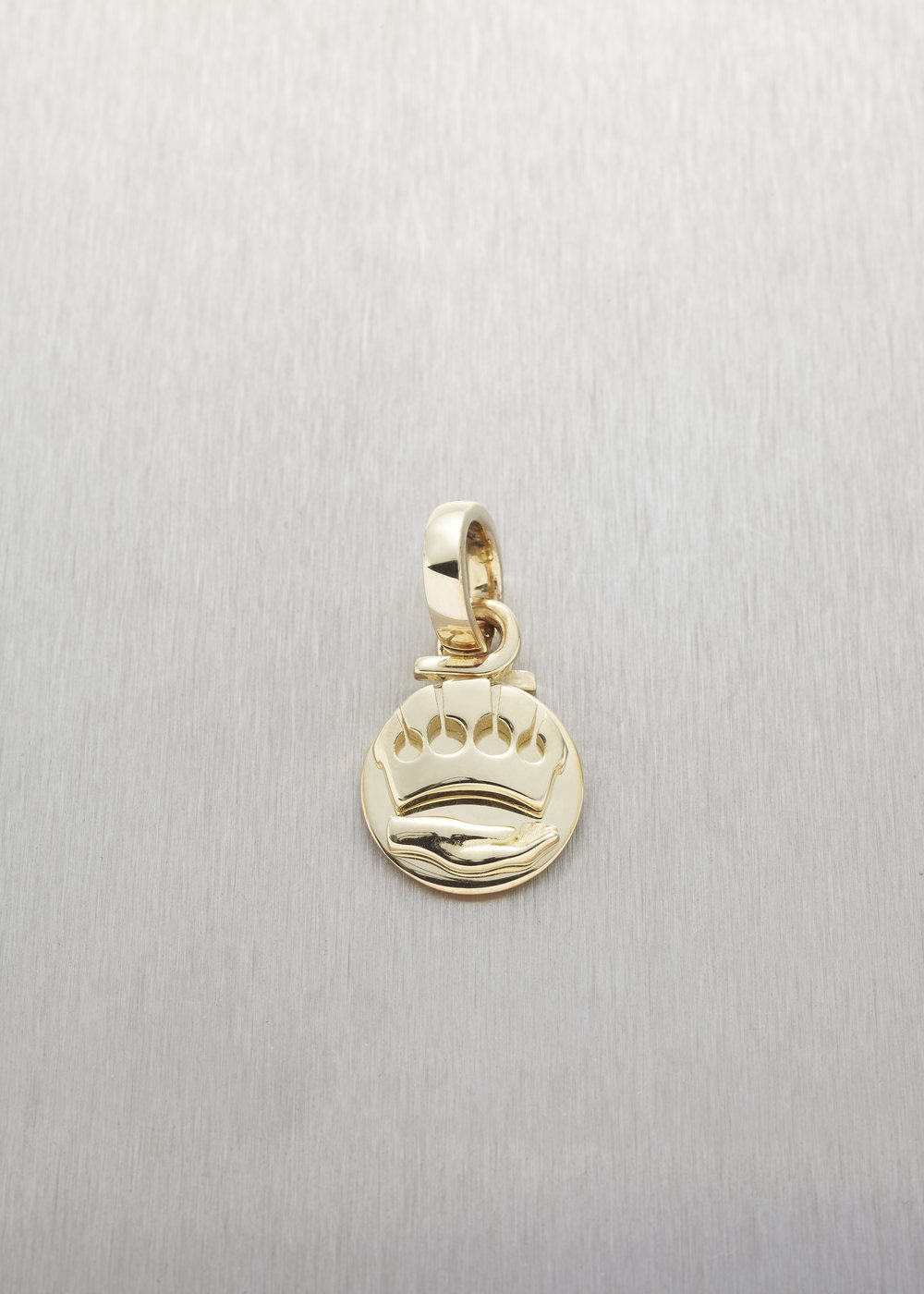 A Betoken pendant in yellow gold