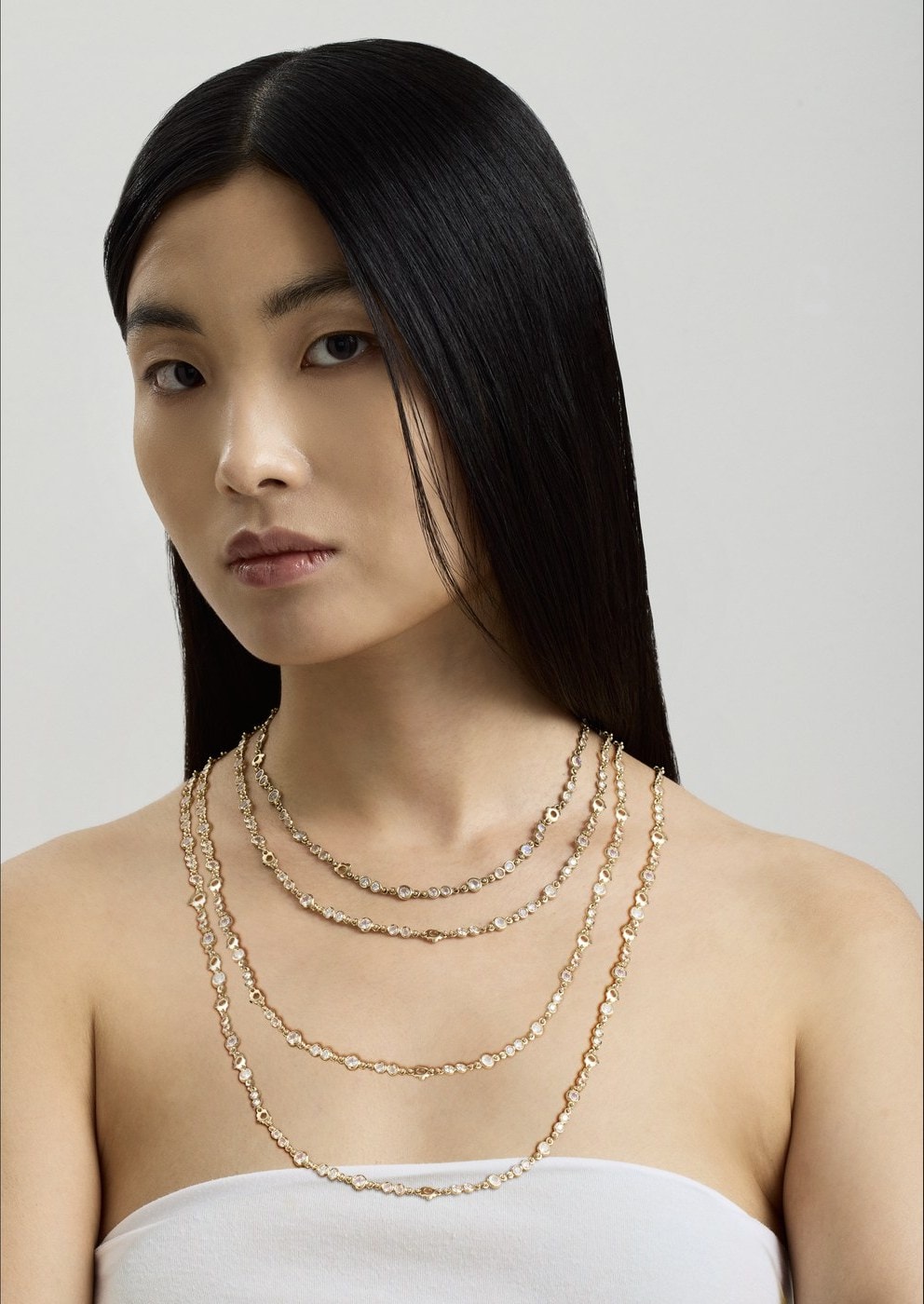 The chain worn at 40 cm, 50 cm, 80 cm, one length over the other
