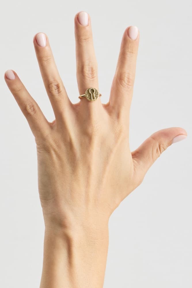 Protection Cristina Ring, worn